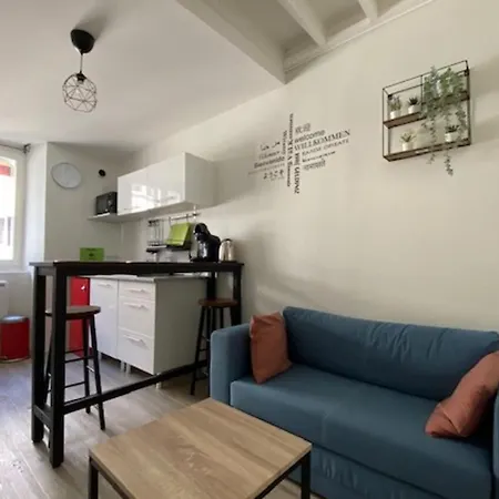아파트 Bright Duplex 30 M With Wifi - Downtown