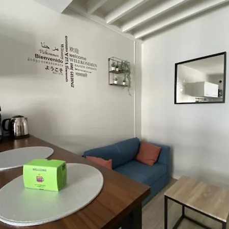 Bright Duplex 30 M With Wifi - Downtown *